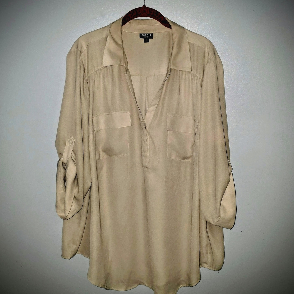 Plus Size Harper Blouse. 3/4 Sleeve Length with Roll-Up Option, Size 3. 22/24.